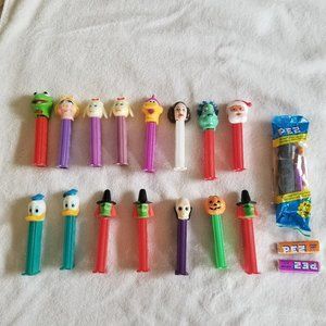 Lot of 16 Pez Dispensers + Candy (from 90s?)